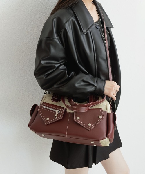 LA VORAGINE（ラ ヴォラジネ）の「アウトポケット配色バイカラー　2wayショルダーバッグ（ショルダーバッグ・レディース・ブラック/ワイン・FREE）」の4枚目の写真