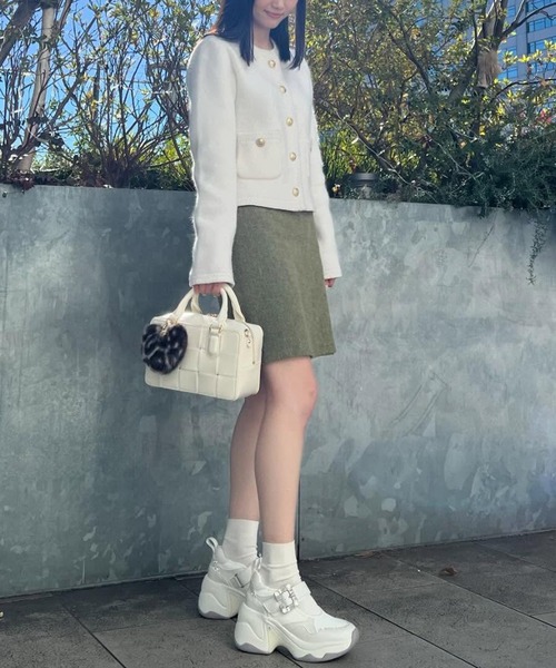+diana(プラスダイアナ)の「ビジューバックル 厚底メリージェーンスニーカー(スニーカー・レディース・アイボリー/ブラック・24.5cm/24.0cm/23.5cm/23.0cm/22.5cm/22.0cm/21.5cm/26.0cm/25.5cm/25.0cm)」の3枚目の写真