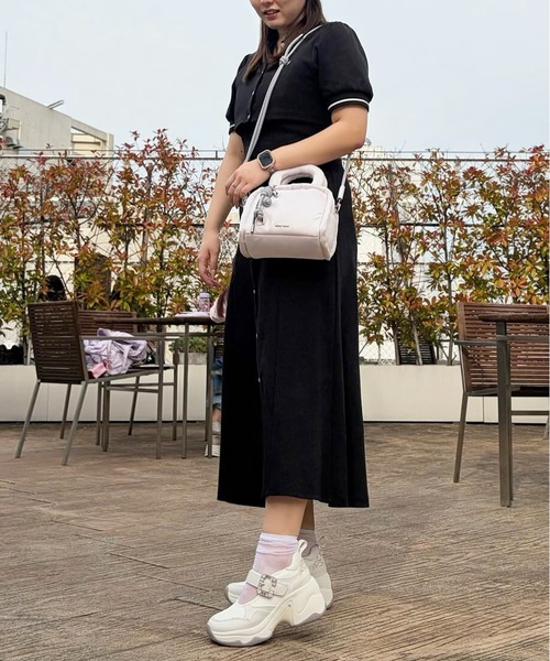 +diana(プラスダイアナ)の「ビジューバックル 厚底メリージェーンスニーカー(スニーカー・レディース・アイボリー/ブラック・24.5cm/24.0cm/23.5cm/23.0cm/22.5cm/22.0cm/21.5cm/26.0cm/25.5cm/25.0cm)」の6枚目の写真
