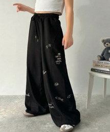 classicalelf（クラシカルエルフ）の「【キッズ】親子リンクコーデ可能◎さりげない刺繍で差がつく♪ランダム刺繍裏毛スウェットワイドパンツ（スウェットパンツ）」