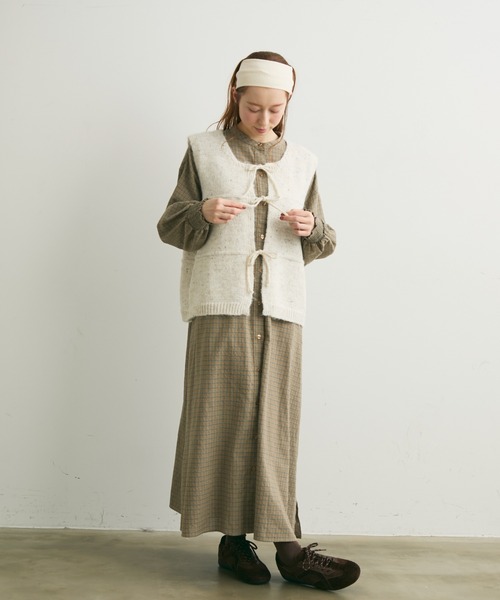 Crisp（クリスプ）の「ナチュラルリボンニットベスト（ベスト・レディース・ベージュ/アイボリー・FREE）」の15枚目の写真