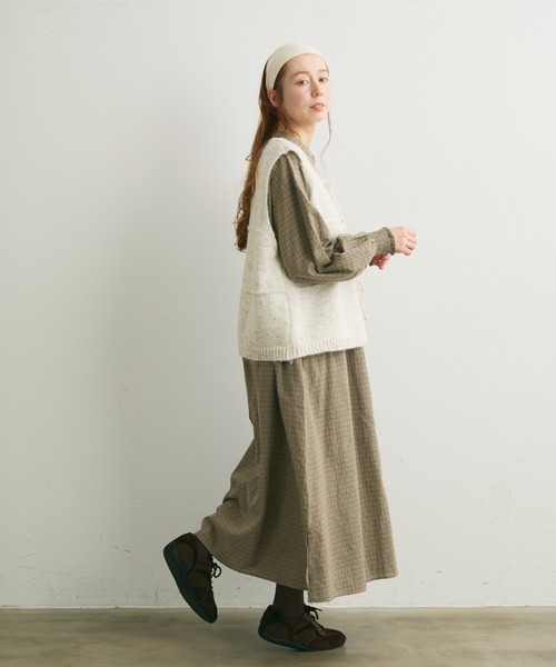 Crisp（クリスプ）の「ナチュラルリボンニットベスト（ベスト・レディース・ベージュ/アイボリー・FREE）」の16枚目の写真