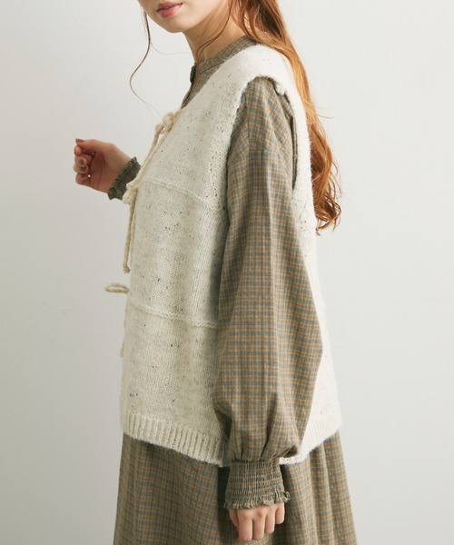 Crisp（クリスプ）の「ナチュラルリボンニットベスト（ベスト・レディース・ベージュ/アイボリー・FREE）」の22枚目の写真