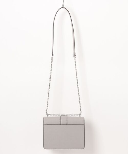MICHAEL KORS（マイケルコース）の「GREENWICH サフィアーノ レザー フラップ クロスボディ スモール（ショルダーバッグ・レディース・グレー系・FREE）」の2枚目の写真