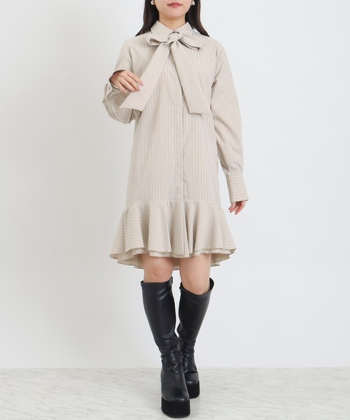 ASTORIA ODIER(アストリアオディール)の「リボンタイ ミニ丈 裾フリルシャツワンピース(ワンピース・レディース・ベージュ/サックスブルー/ブルー・MEDIUM)」の11枚目の写真