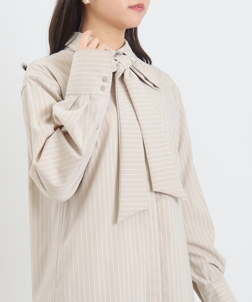 ASTORIA ODIER(アストリアオディール)の「リボンタイ ミニ丈 裾フリルシャツワンピース(ワンピース・レディース・ベージュ/サックスブルー/ブルー・MEDIUM)」の15枚目の写真