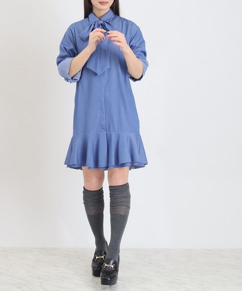 ASTORIA ODIER(アストリアオディール)の「リボンタイ ミニ丈 裾フリルシャツワンピース(ワンピース・レディース・ベージュ/サックスブルー/ブルー・MEDIUM)」の20枚目の写真