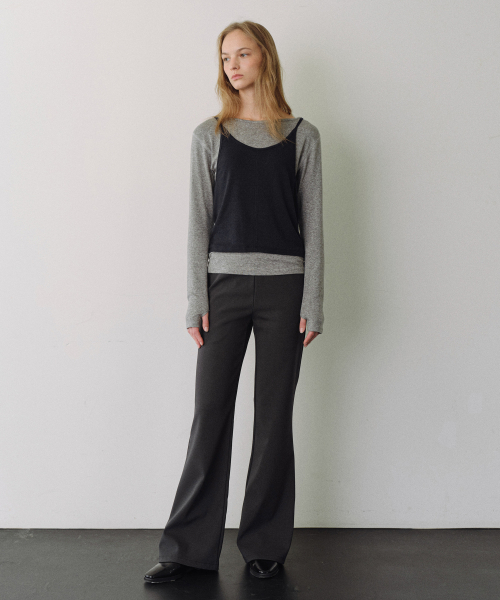 URAGO（ユラーゴ）の「Banding boots cut pants（その他パンツ・レディース・チャコールグレー・SMALL/MEDIUM）」の2枚目の写真
