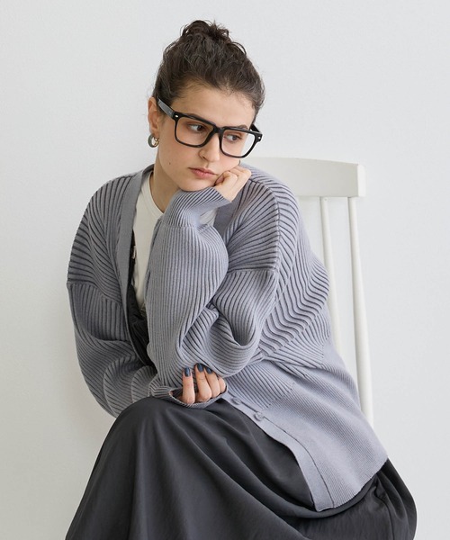 NICOLE white（ニコルホワイト）の「リブニットカーディガン（カーディガン/ボレロ・レディース・ブラック/オフホワイト/ライトグレー・FREE）」の4枚目の写真