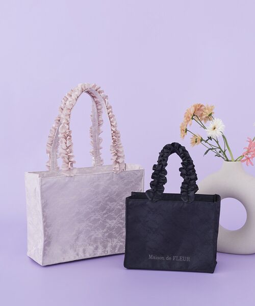 Maison de FLEUR（メゾンドフルール）の「レースフリルハンドルスクエアトートMバッグ（トートバッグ・レディース・ライトピンク/ブラック・FREE）」の4枚目の写真