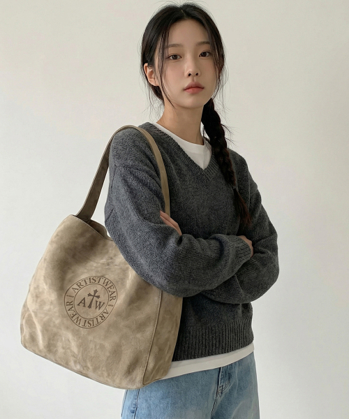 ARTISTWEAR（アーティストウェア）の「[ATW] ヘリテージロゴスエードトートバッグ - 3COLOR（トートバッグ・レディース・ダークブラウン/レオパード/キャメル・FREE）」の12枚目の写真