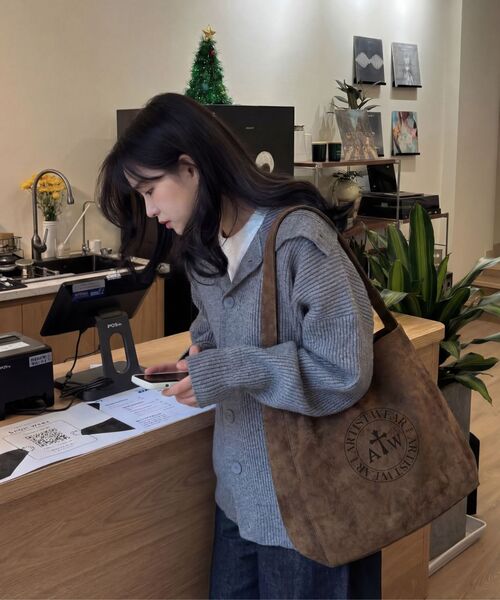 ARTISTWEAR（アーティストウェア）の「[ATW] ヘリテージロゴスエードトートバッグ - 3COLOR（トートバッグ・レディース・ダークブラウン/レオパード/キャメル・FREE）」の10枚目の写真