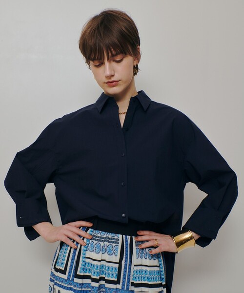 allureville(アルアバイル)の「【WEB・一部店舗別注】バレススリーブシャツ(シャツ/ブラウス・レディース・ネイビー・2)」の2枚目の写真