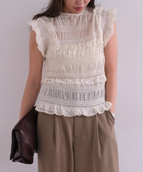 AKTE（アクテ）の「シャーリングギャザーブラウス（シャツ/ブラウス・レディース・アイボリー/ブラック・FREE）」の2枚目の写真