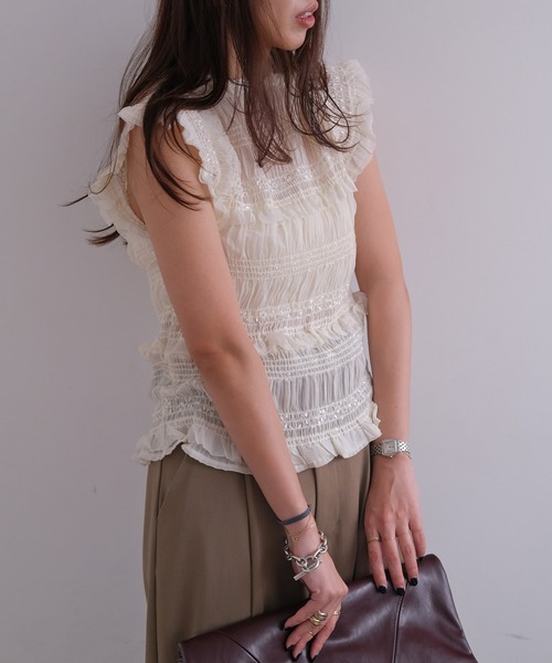 AKTE（アクテ）の「シャーリングギャザーブラウス（シャツ/ブラウス・レディース・アイボリー/ブラック・FREE）」の3枚目の写真