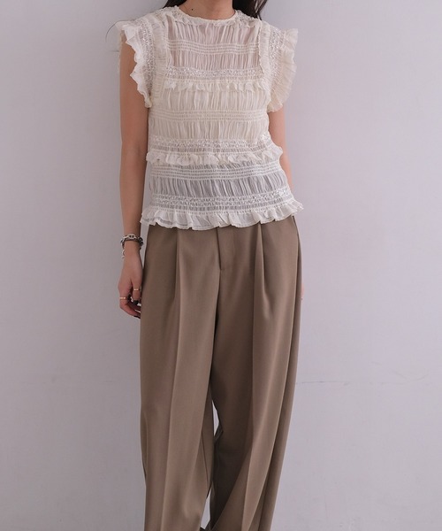 AKTE（アクテ）の「シャーリングギャザーブラウス（シャツ/ブラウス・レディース・アイボリー/ブラック・FREE）」の4枚目の写真