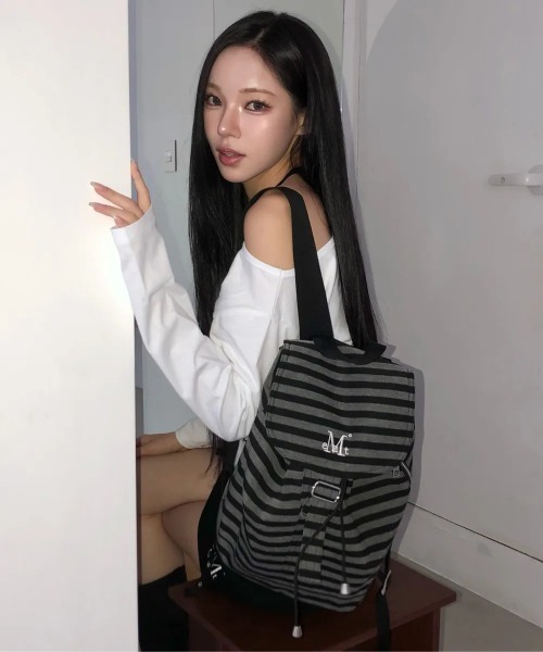 MUCENT(ムセント)の「◇MUCENT◇ブランド直輸入正規品/MUTE STRIPE MINI BACK PACK UNISEX ミュートストライプミニバックパック 男女共用(バックパック/リュック・レディース・ブラック・FREE)」の7枚目の写真