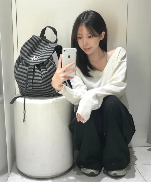 MUCENT(ムセント)の「◇MUCENT◇ブランド直輸入正規品/MUTE STRIPE MINI BACK PACK UNISEX ミュートストライプミニバックパック 男女共用(バックパック/リュック・レディース・ブラック・FREE)」の5枚目の写真