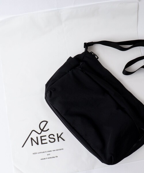 NESK（ネスク）の「【NESK】《A4サイズ可》ナイロン ワイドボディショルダーバッグ（NS-017）（ショルダーバッグ・メンズ・グレー/ブラック・FREE）」の22枚目の写真
