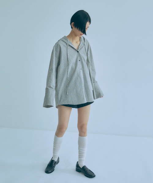 EN NEUME(エンノイム)の「Hooded Check Oversize Shirt(シャツ/ブラウス・レディース・ブラック/アイボリー・FREE)」の5枚目の写真