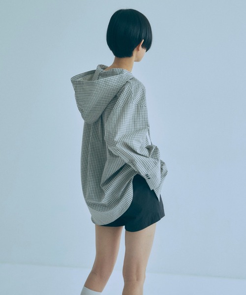 EN NEUME(エンノイム)の「Hooded Check Oversize Shirt(シャツ/ブラウス・レディース・ブラック/アイボリー・FREE)」の6枚目の写真