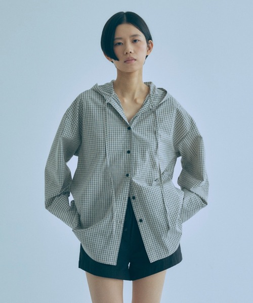 EN NEUME(エンノイム)の「Hooded Check Oversize Shirt(シャツ/ブラウス・レディース・ブラック/アイボリー・FREE)」の4枚目の写真