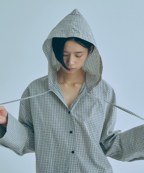 EN NEUME(エンノイム)の「Hooded Check Oversize Shirt(シャツ/ブラウス・レディース・ブラック/アイボリー・FREE)」の10枚目の写真