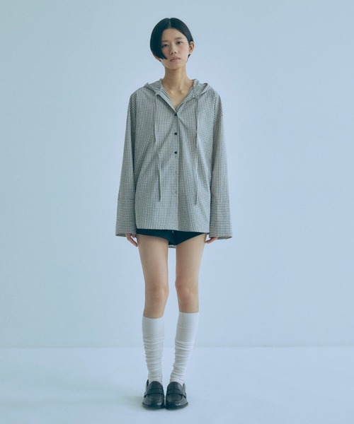EN NEUME(エンノイム)の「Hooded Check Oversize Shirt(シャツ/ブラウス・レディース・ブラック/アイボリー・FREE)」の11枚目の写真