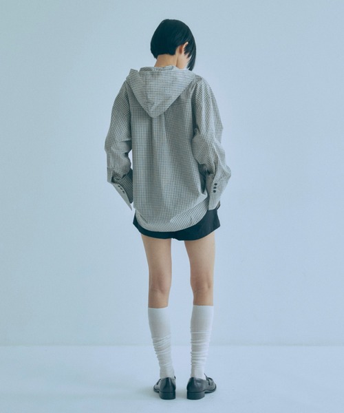 EN NEUME(エンノイム)の「Hooded Check Oversize Shirt(シャツ/ブラウス・レディース・ブラック/アイボリー・FREE)」の13枚目の写真
