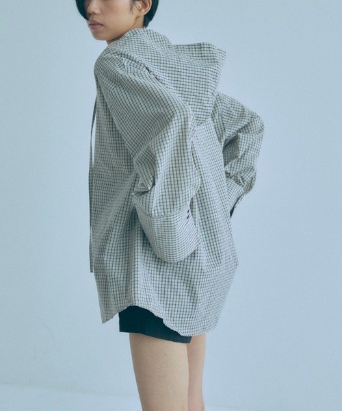 EN NEUME(エンノイム)の「Hooded Check Oversize Shirt(シャツ/ブラウス・レディース・ブラック/アイボリー・FREE)」の3枚目の写真