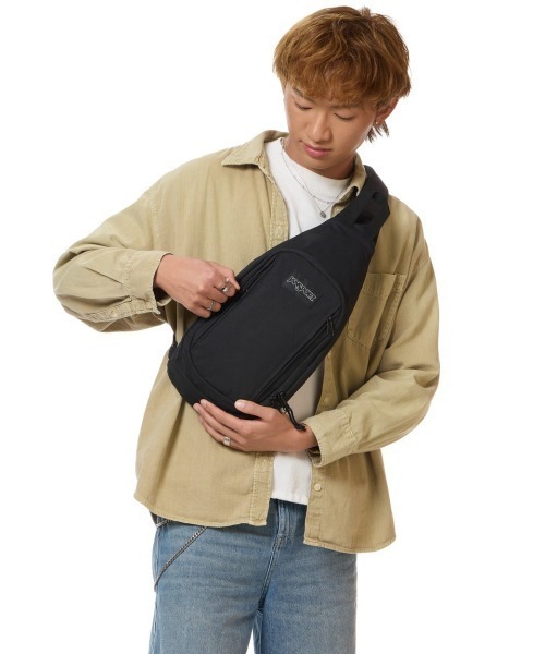 JANSPORT（ジャンスポーツ）の「JANSPORT MOVE SLING FX（ジャンスポーツ ムーブスリングFX）（ショルダーバッグ・メンズ・ブラック系/ベージュ系・ONE SIZE）」の2枚目の写真