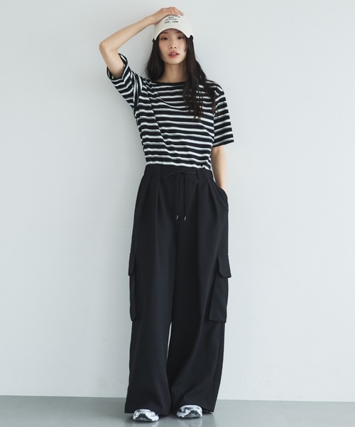 Doux archives(ドゥアルシーヴ)の「【EC限定】【UVカット/防シワ/吸水速乾】タックワイドカーゴパンツ(カーゴパンツ・レディース・チャコールグレー/ブラック/モカ・FREE)」の4枚目の写真