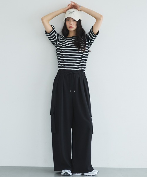 Doux archives(ドゥアルシーヴ)の「【EC限定】【UVカット/防シワ/吸水速乾】タックワイドカーゴパンツ(カーゴパンツ・レディース・チャコールグレー/ブラック/モカ・FREE)」の5枚目の写真