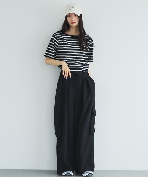 Doux archives(ドゥアルシーヴ)の「【EC限定】【UVカット/防シワ/吸水速乾】タックワイドカーゴパンツ(カーゴパンツ・レディース・チャコールグレー/ブラック/モカ・FREE)」の7枚目の写真