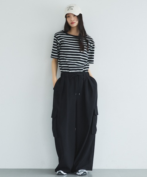 Doux archives(ドゥアルシーヴ)の「【EC限定】【UVカット/防シワ/吸水速乾】タックワイドカーゴパンツ(カーゴパンツ・レディース・チャコールグレー/ブラック/モカ・FREE)」の8枚目の写真