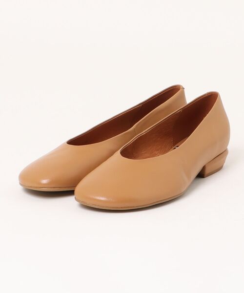 inter-chaussures（インターショシュール）の「【ANGEL ALARCON】ローヒールオブリークトウパンプス(D61501)（パンプス・レディース・キャメル/ブラック/アイボリー・37/38/39/35/36）」の3枚目の写真