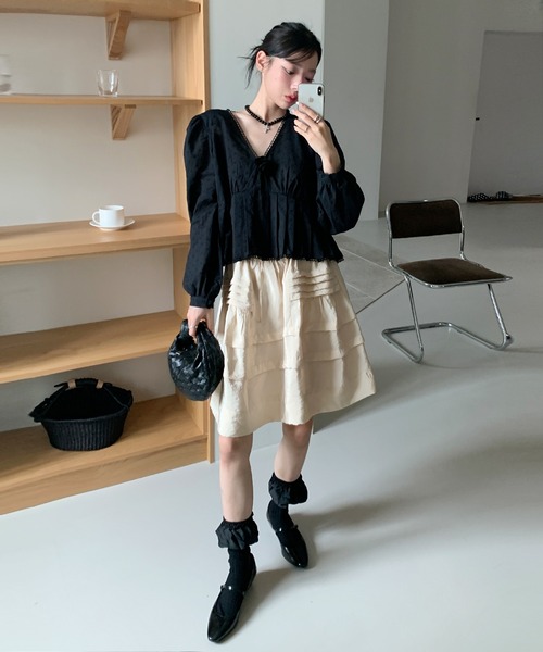 UNE MANSION(ユヌマンション)の「【UNE ORIGINAL HAND MADE】スタイルアップバラモチーフレースVネックブラウス(シャツ/ブラウス・レディース・ブラック/アイボリー・FREE)」の19枚目の写真