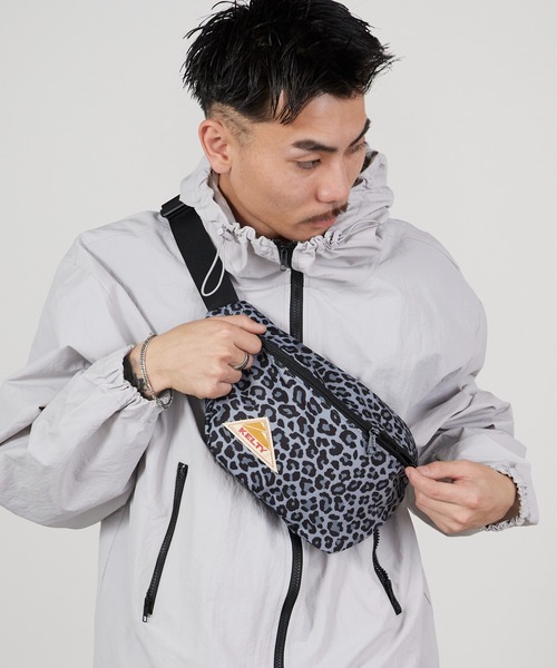 KELTY（ケルティ）の「KELTY/ケルティ ES SLIM FANNY お出かけ 公園 カラーバリエーション豊富 2026年春夏（ボディバッグ/ウエストポーチ・メンズ・スカイブルー/ブラック/ベージュ/ネイビー/オリーブ/セージグリーン/タン/マスタード/ホワイト系その他/ブラック系その他/ブラウン系その他/レオパード/アニマル・FREE）」の13枚目の写真