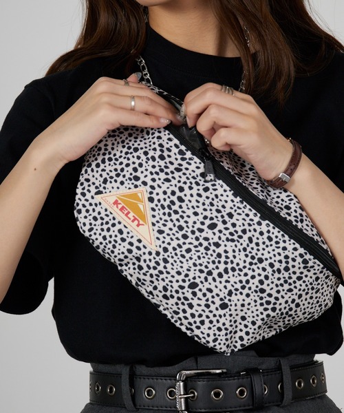 KELTY（ケルティ）の「KELTY/ケルティ ES SLIM FANNY お出かけ 公園 カラーバリエーション豊富 2026年春夏（ボディバッグ/ウエストポーチ・メンズ・スカイブルー/ブラック/ベージュ/ネイビー/オリーブ/セージグリーン/タン/マスタード/ホワイト系その他/ブラック系その他/ブラウン系その他/レオパード/アニマル・FREE）」の16枚目の写真