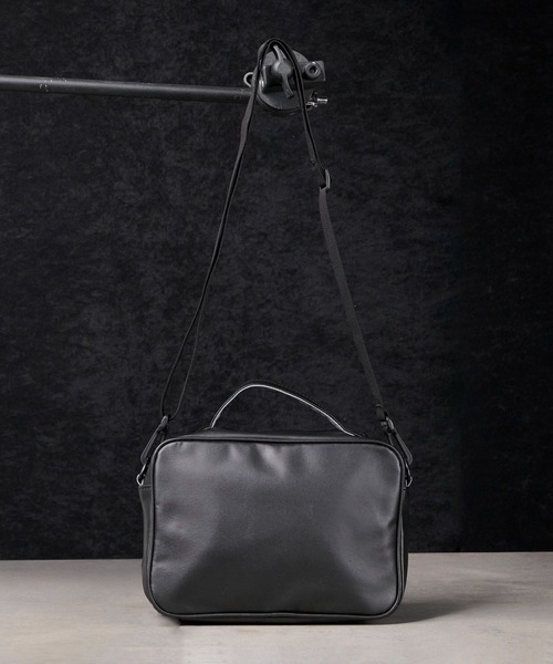 CALIFORNIA OUTFITTERS（カリフォルニア アウトフィッターズ）の「3C27 PUレザー 2WAYスクエアショルダーバッグ（ショルダーバッグ・メンズ・ブラック・ONESIZE）」の4枚目の写真