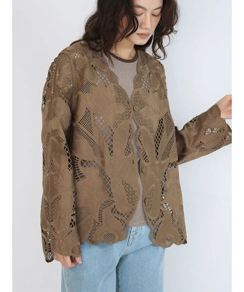 FIKA.(フィーカ)の「Floral lace blouse(その他アウター・レディース・オフホワイト/ブラック/ブラウン・MEDIUM)」の3枚目の写真