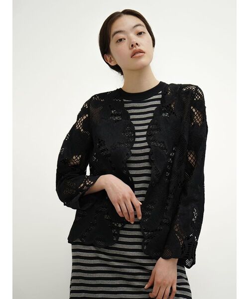 FIKA.(フィーカ)の「Floral lace blouse(その他アウター・レディース・オフホワイト/ブラック/ブラウン・MEDIUM)」の22枚目の写真