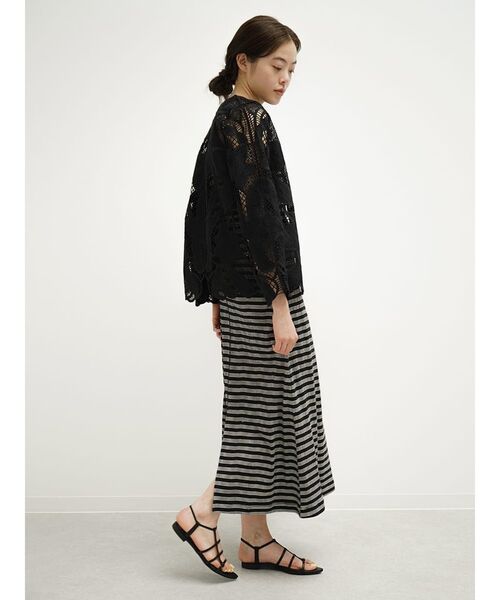 FIKA.(フィーカ)の「Floral lace blouse(その他アウター・レディース・オフホワイト/ブラック/ブラウン・MEDIUM)」の18枚目の写真