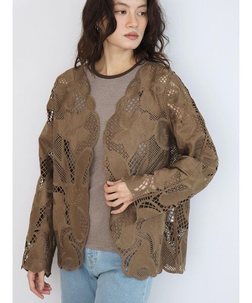 FIKA.(フィーカ)の「Floral lace blouse(その他アウター・レディース・オフホワイト/ブラック/ブラウン・MEDIUM)」の16枚目の写真