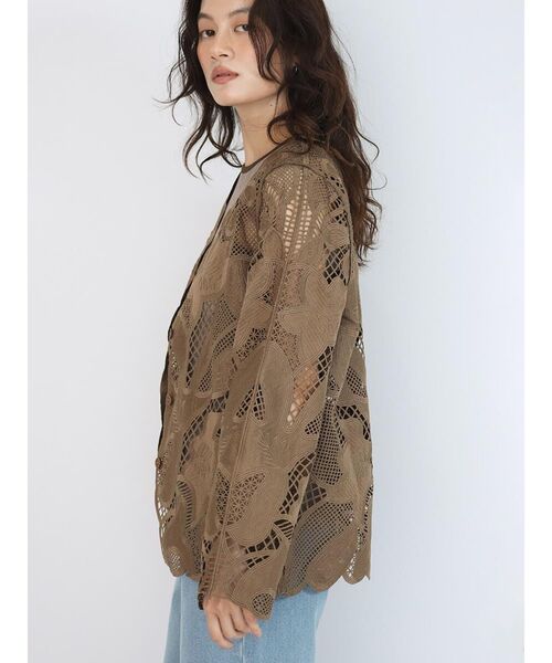 FIKA.(フィーカ)の「Floral lace blouse(その他アウター・レディース・オフホワイト/ブラック/ブラウン・MEDIUM)」の15枚目の写真