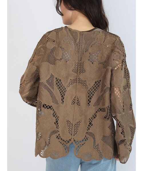 FIKA.(フィーカ)の「Floral lace blouse(その他アウター・レディース・オフホワイト/ブラック/ブラウン・MEDIUM)」の14枚目の写真