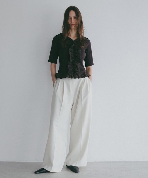 MANOF(マノフ)の「TUCK WIDE PANTS(その他パンツ・レディース・アイボリー/ベージュ/グリーン/ブラック・S/M)」の6枚目の写真