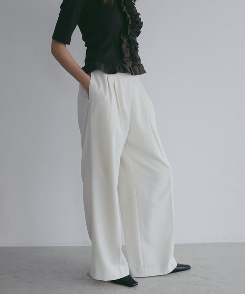 MANOF(マノフ)の「TUCK WIDE PANTS(その他パンツ・レディース・アイボリー/ベージュ/グリーン/ブラック・S/M)」の7枚目の写真