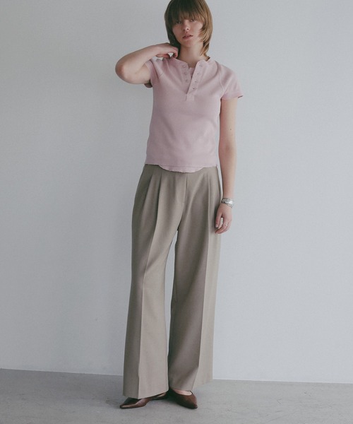 MANOF(マノフ)の「TUCK WIDE PANTS(その他パンツ・レディース・アイボリー/ベージュ/グリーン/ブラック・S/M)」の14枚目の写真