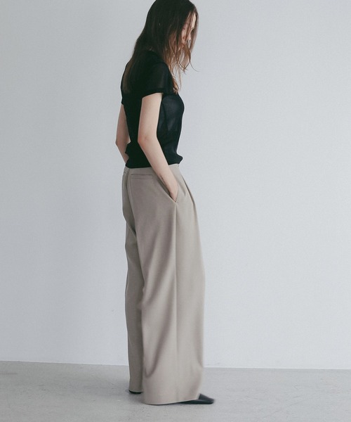 MANOF(マノフ)の「TUCK WIDE PANTS(その他パンツ・レディース・アイボリー/ベージュ/グリーン/ブラック・S/M)」の16枚目の写真